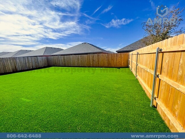 Building Photo - 3 Bedroom Home Available For Spring Pre-Lease