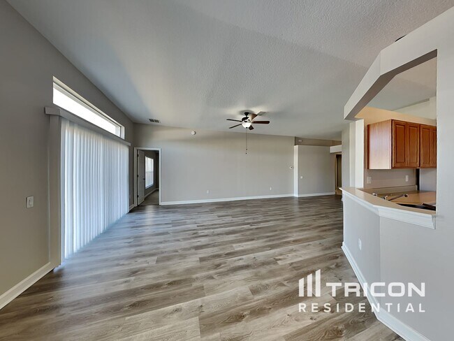 Building Photo - 945 Ridge Haven Drive Brandon FL