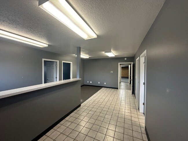 Foto del edificio - 1075 Sutton Rd