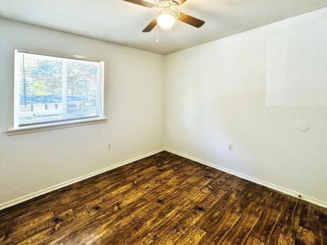 Building Photo - Charming 3-Bedroom Home with Modern Comfor...