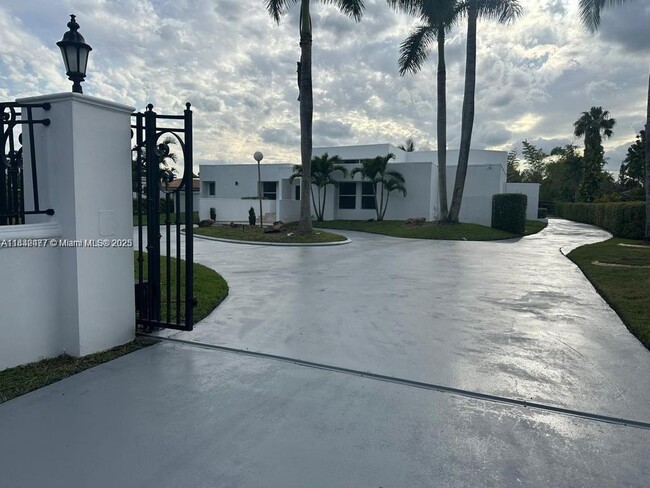 Foto del edificio - 290 NW 125th Ave