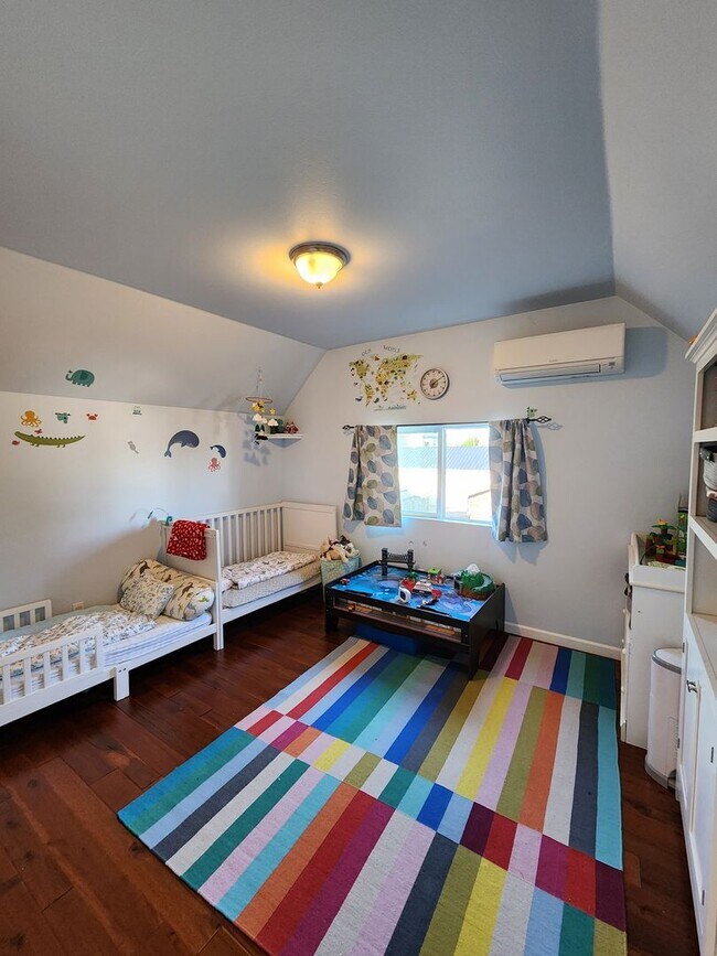 Building Photo - Charming North Everett Home