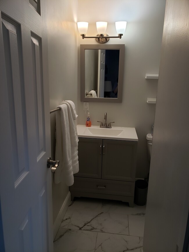 Primary bathroom - 5 Downing St