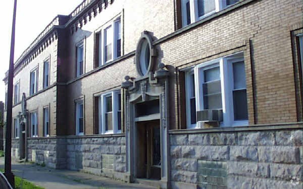 Foto del edificio - 903-909 W 76th St