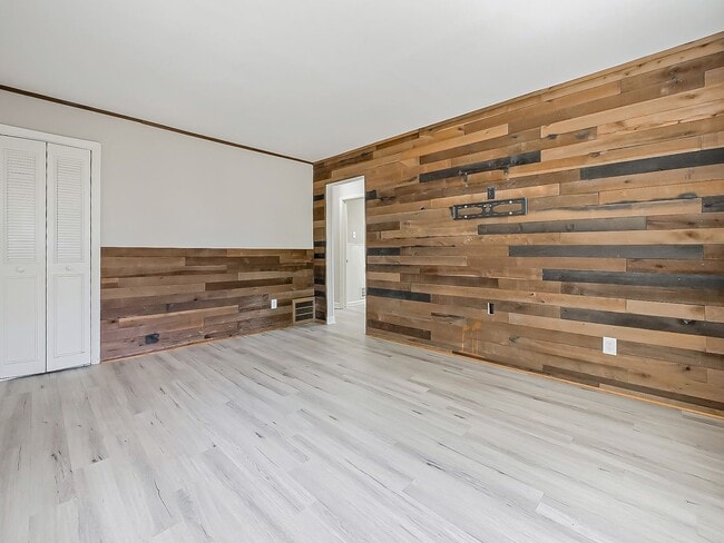 Building Photo - Welcome to this beautiful 3 bedroom, 1 bat...