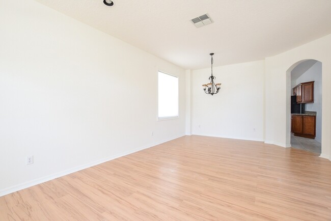 Foto del edificio - AMAZING 4 Bed 2 Bath Home For Rent in Sanf...