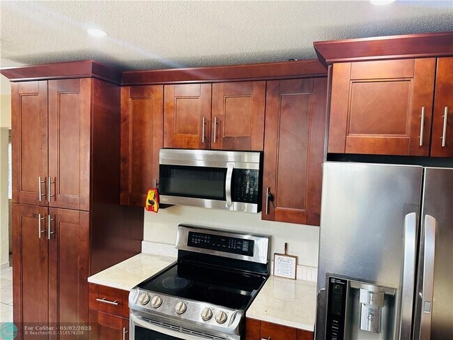 Foto del edificio - 6535 SW 8th Pl