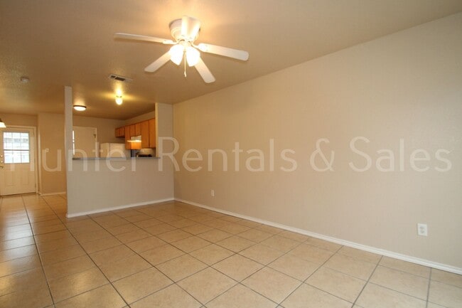 Building Photo - Convenience!