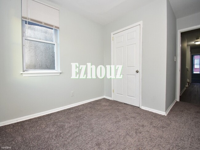 Building Photo - 5 br, 1.5 bath House - 1000 Block Area