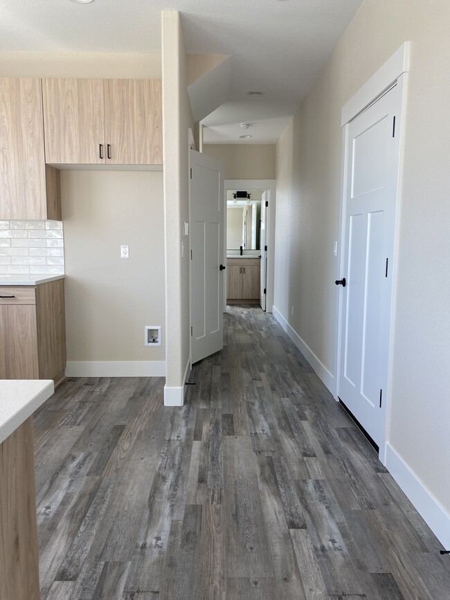 Building Photo - 1242 S 11th St