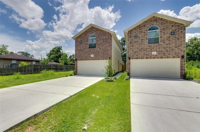 Building Photo - 612 E 38th St