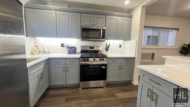 Building Photo - 256 STREET