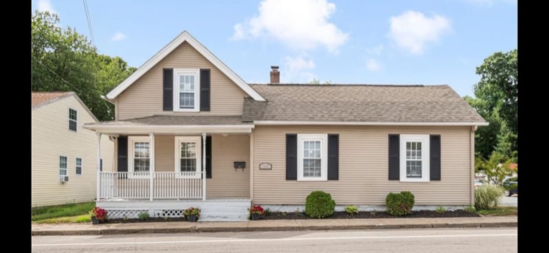 Primary Photo - 120 Read St