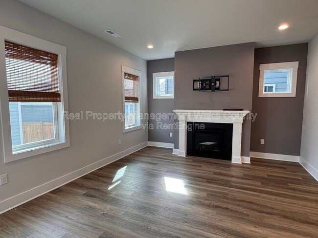 Building Photo - 1328 Barreto Dr