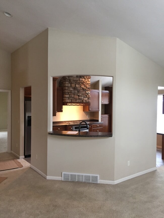Open kitchen - 4980 Tippecanoe Rd