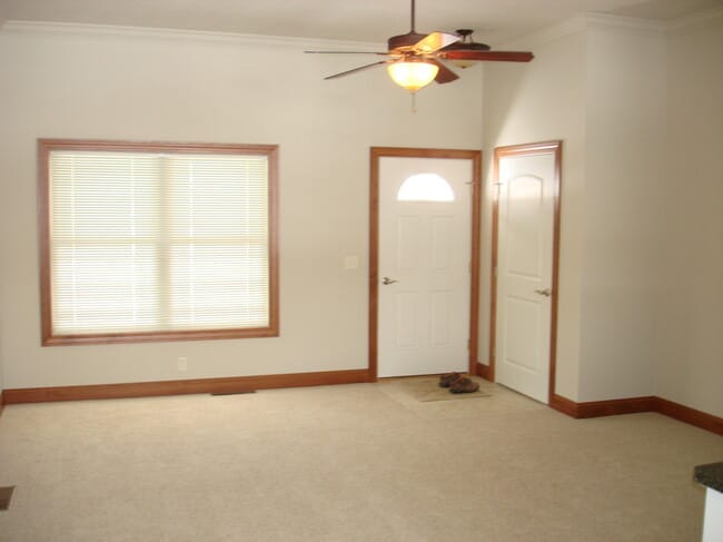 Building Photo - 940 Sautter Dr