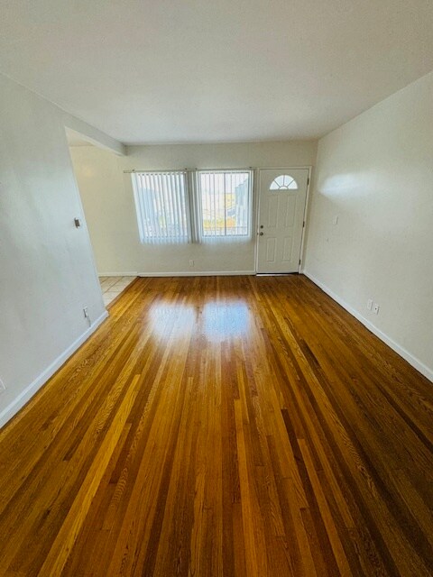 Foto del edificio - 706 E Lomita Ave