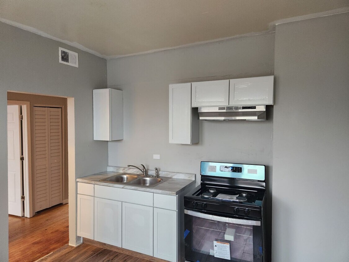 Primary Photo - 1250 S Karlov - 2 Bed