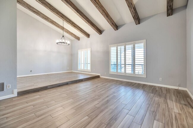 Building Photo - Large 4 Bed 2.5 bath Home w Pool!! - Cross...