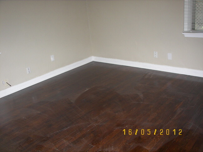 Building Photo - 2 Bed Plus Appliances- $150 OFF FIRST MONT...