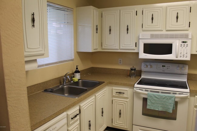 Building Photo - 2711 N Halifax Ave