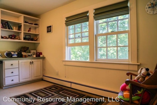 Building Photo - 4 br, 3 bath House - 13 Bank Street