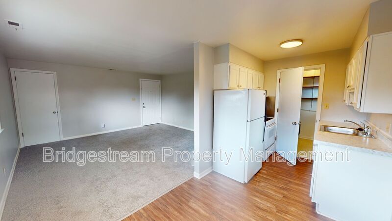 Foto principal - 92 W Franklin St