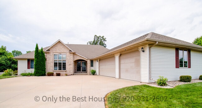 Building Photo - N9429 Rosebud Ln