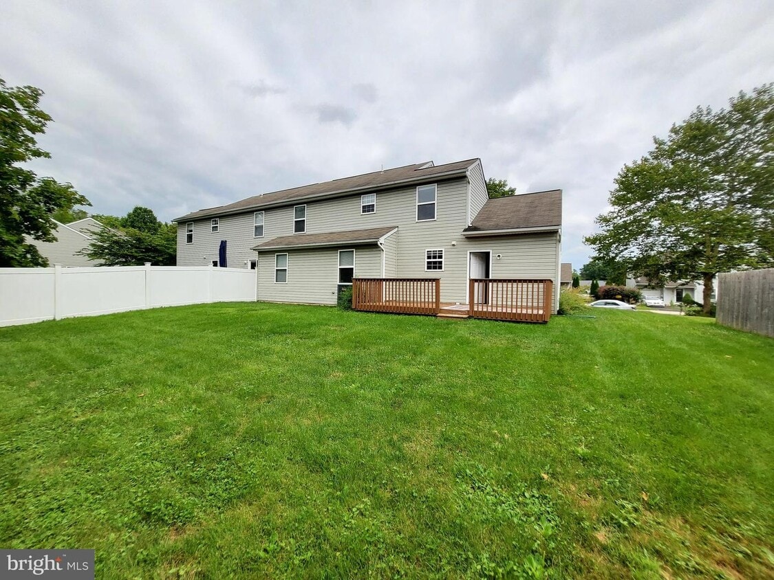 2514 Cedarfield Ln, Quakertown, PA 18951 House Rental in Quakertown