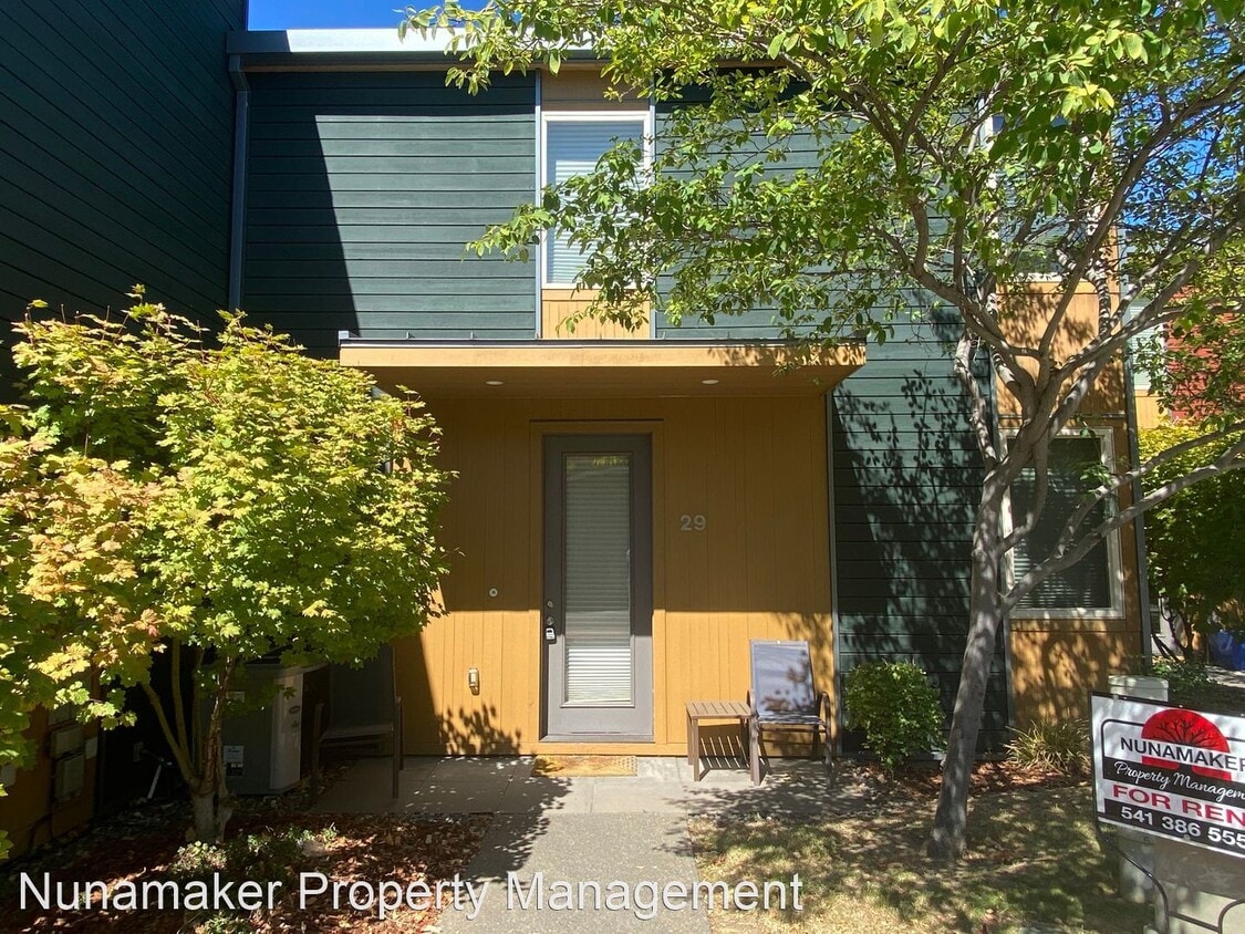 2 br, 2.5 bath House 29 Mosier Creek Pl House Rental in Mosier, OR