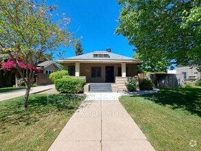 827 E Dudley Ave