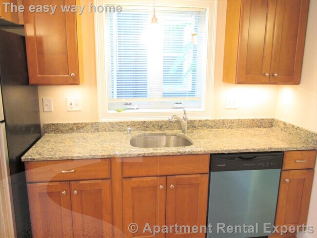 Foto del edificio - Spring Hill/Magoun Sq Total Renovation - 1...