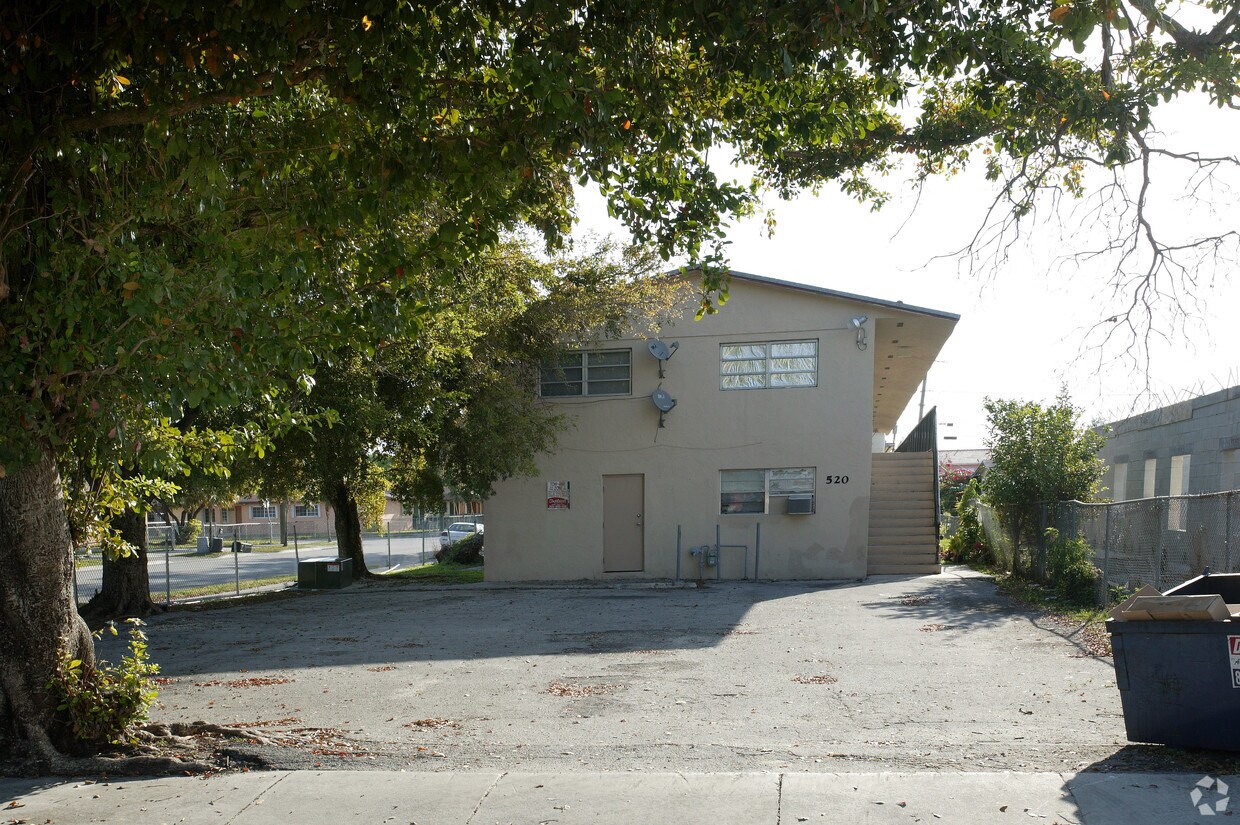 Building Photo - 520 SW 25th St