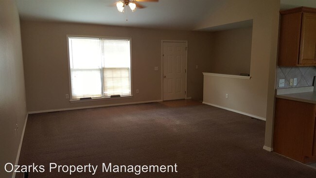 Building Photo - 3 br, 2.5 bath House - 496 Woodlands dr East