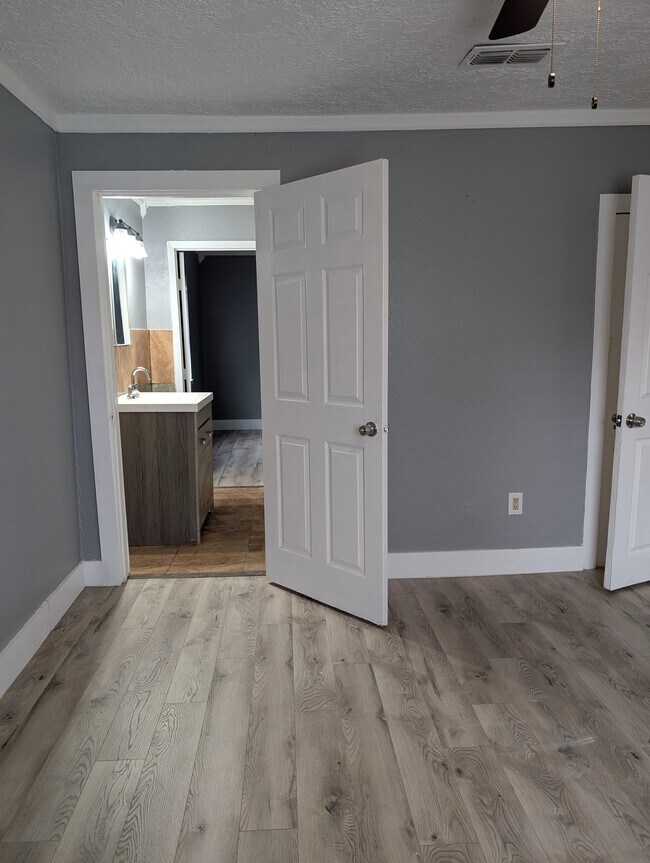 Foto del edificio - 1322 N Brents Ave