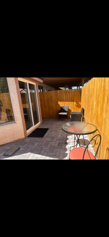 Foto del edificio - 1240 W Butler Dr