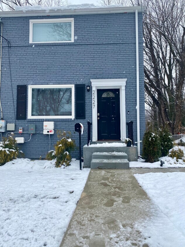 Foto principal - 2227 Gaylord Dr