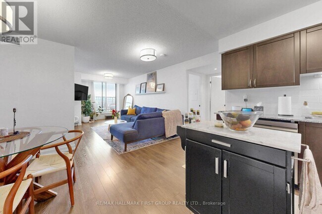 Photo du bâtiment - 812 Lansdowne Ave