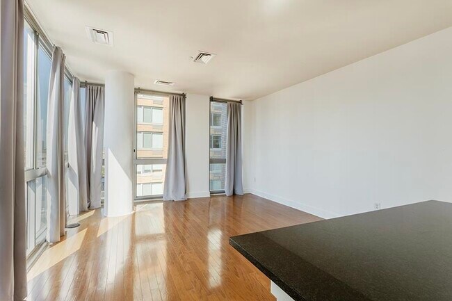 Foto del edificio - 201 Marin Blvd