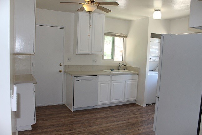 Building Photo - 8455 Lemon Ave