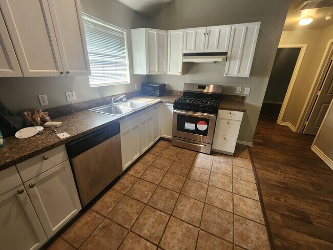 Foto del edificio - 2714 Whitis Ave