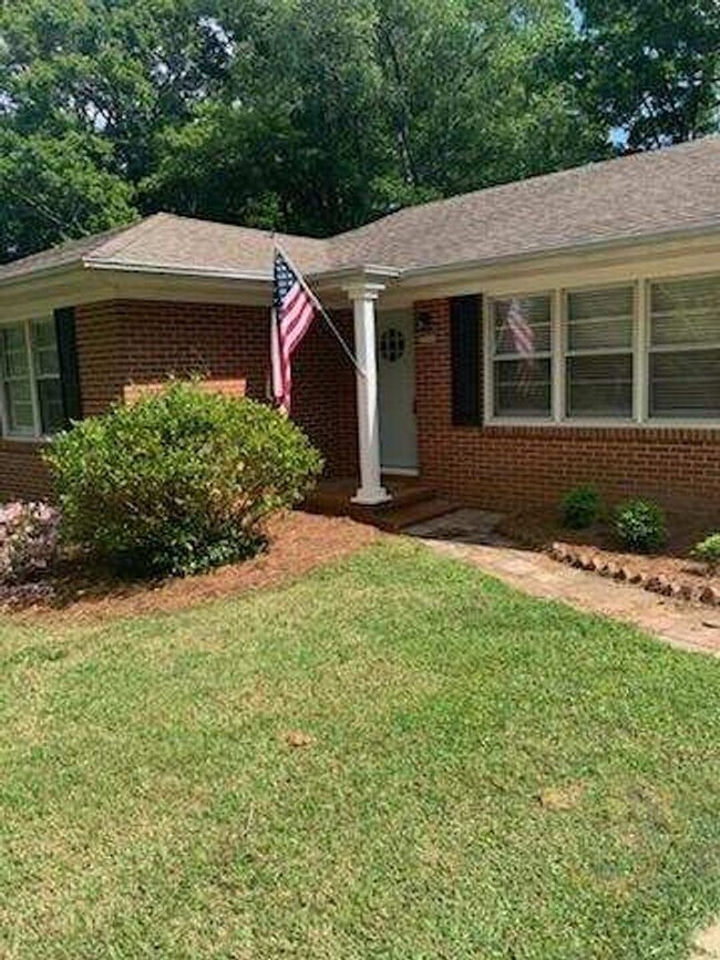 Building Photo - Beautiful Home