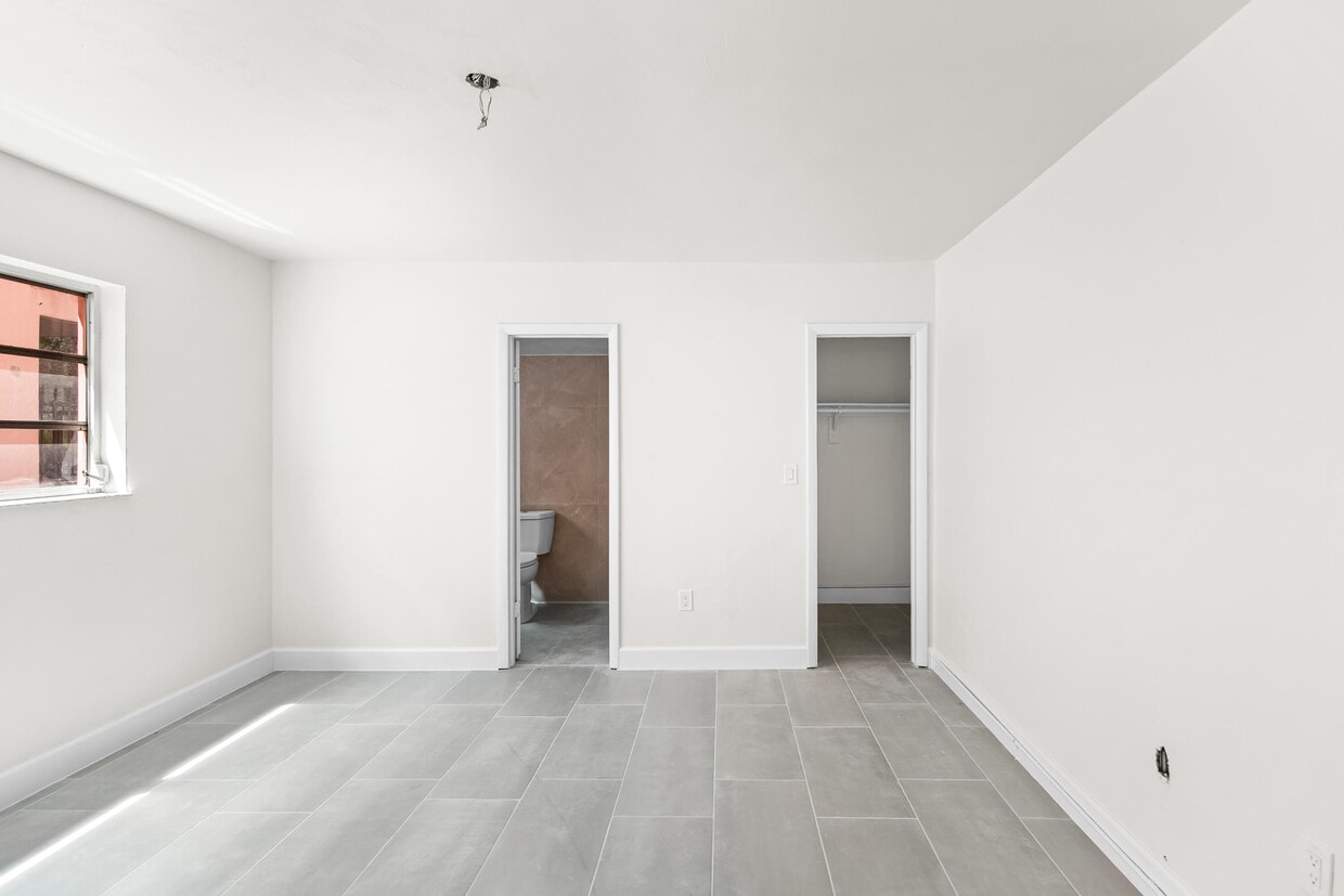 Foto principal - 1882 SW 17th Ave