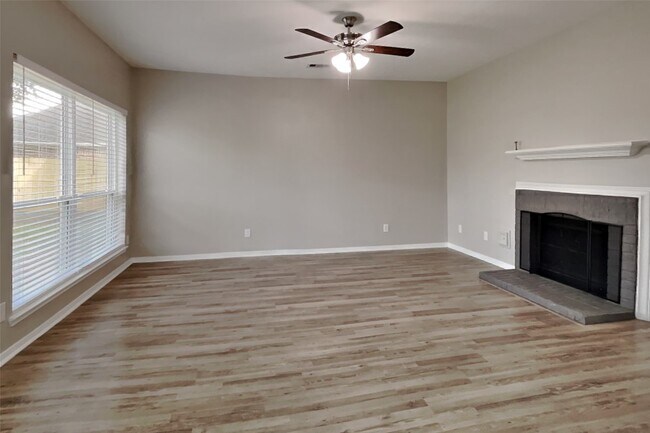 Building Photo - 21338 Wildcroft Dr