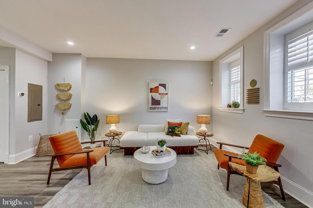 Primary Photo - 819 D St NE