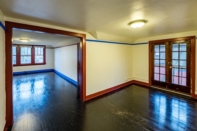 Building Photo - 2330 E Johnson St