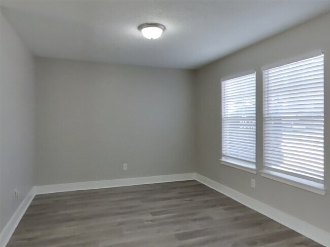 Foto del edificio - 21899 Pinewilde Ct