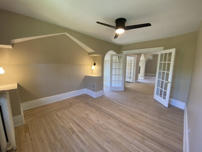 Foto del edificio - *Beautifully remodeled Historic 2 bed plus den Penthouse In Desirable Lowry Hill - Near Chain Of ...