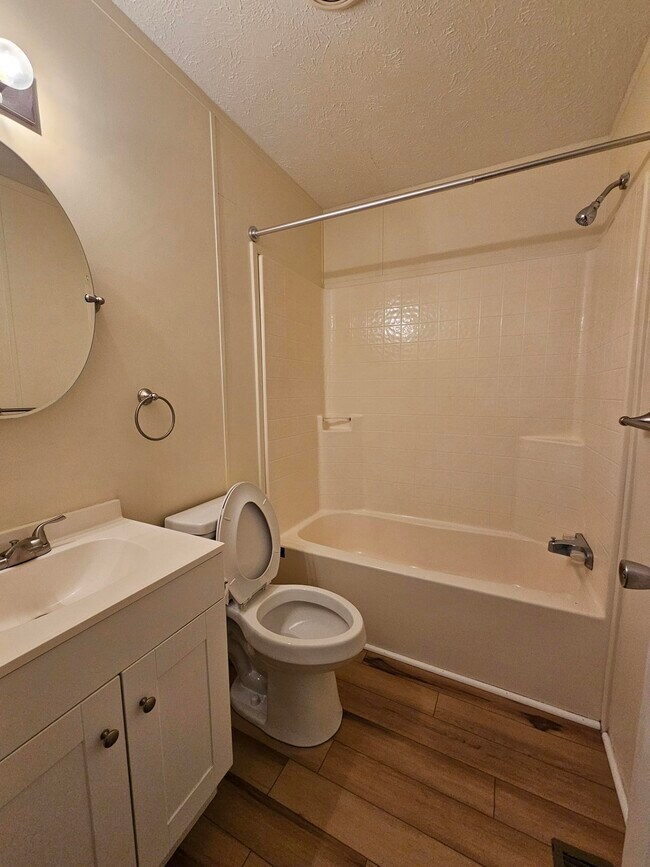 Foto del edificio - 637 Scarlet Dr