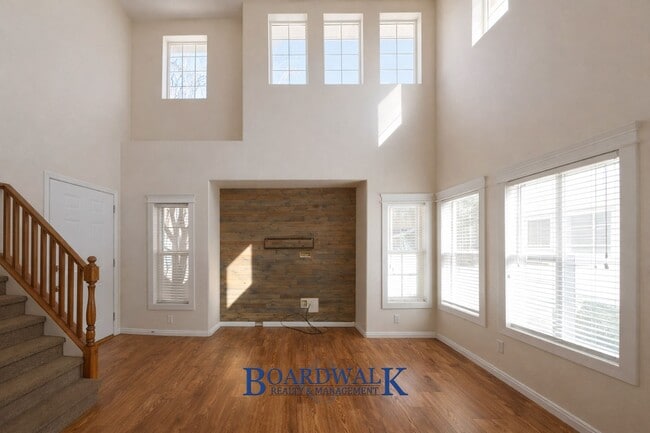 Building Photo - Quiet Riverton 3 Bed Home – Garage & Yard